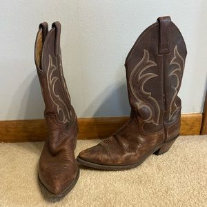 Justin’s cowboy boots